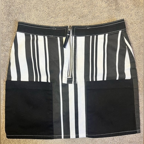 Urban Outfitters  BDG Black and White Striped Denim Mini Skirt Size Medium NWT - Picture 3 of 10